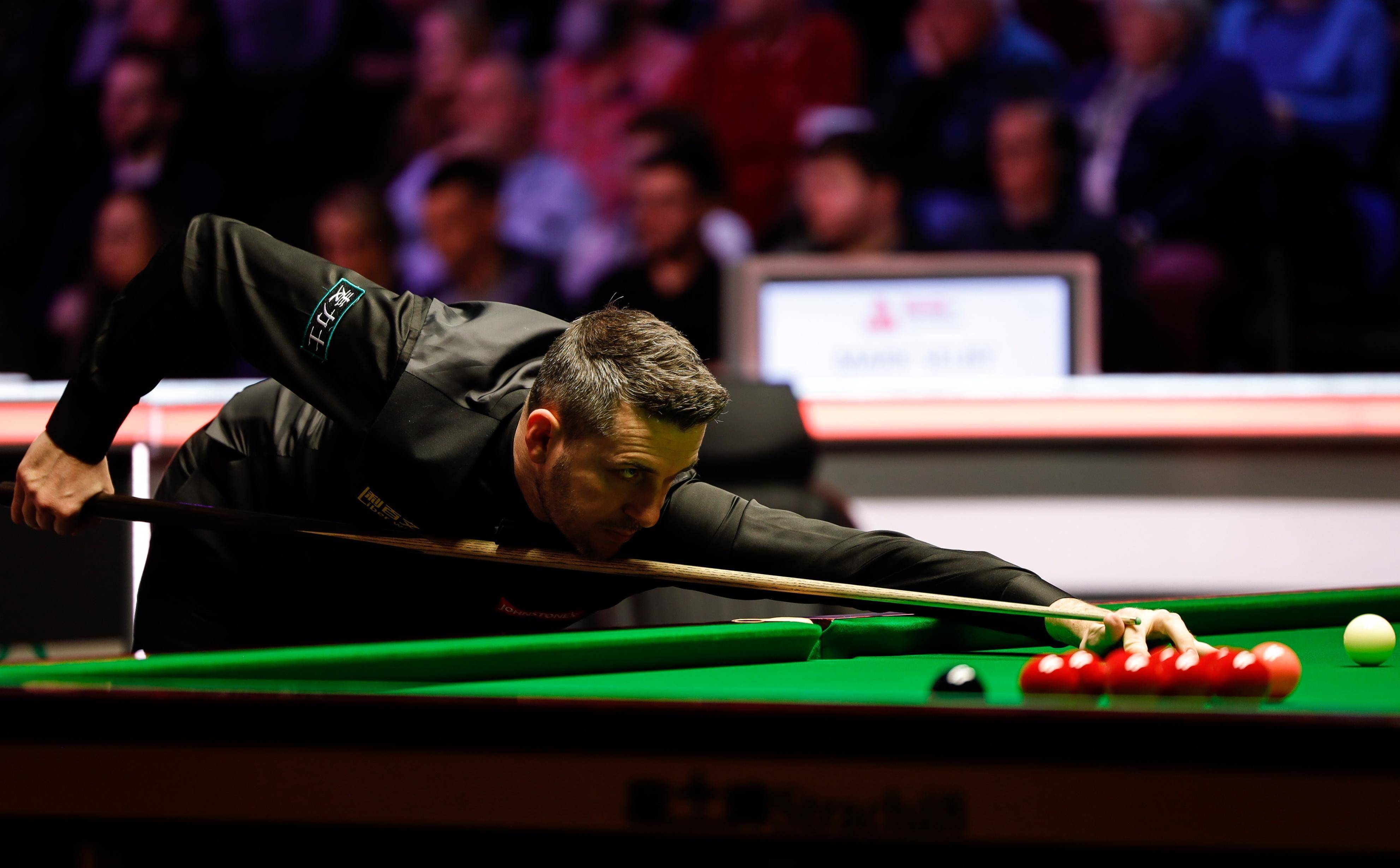 向消费者展 向消费者展