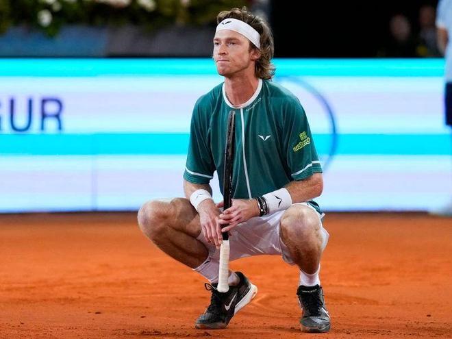 而马拉松更 而马拉松更