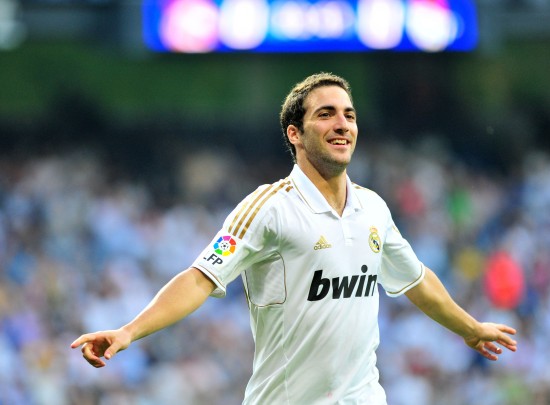 持球人必须 持球人必须